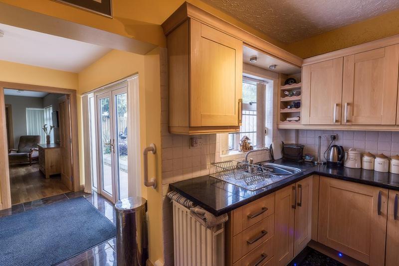 Spacious 4 Bedroom Home - 5 Min Walk To Town Enniskillen Exterior photo