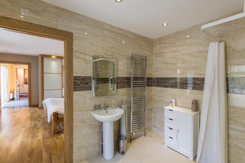 Spacious 4 Bedroom Home - 5 Min Walk To Town Enniskillen Exterior photo