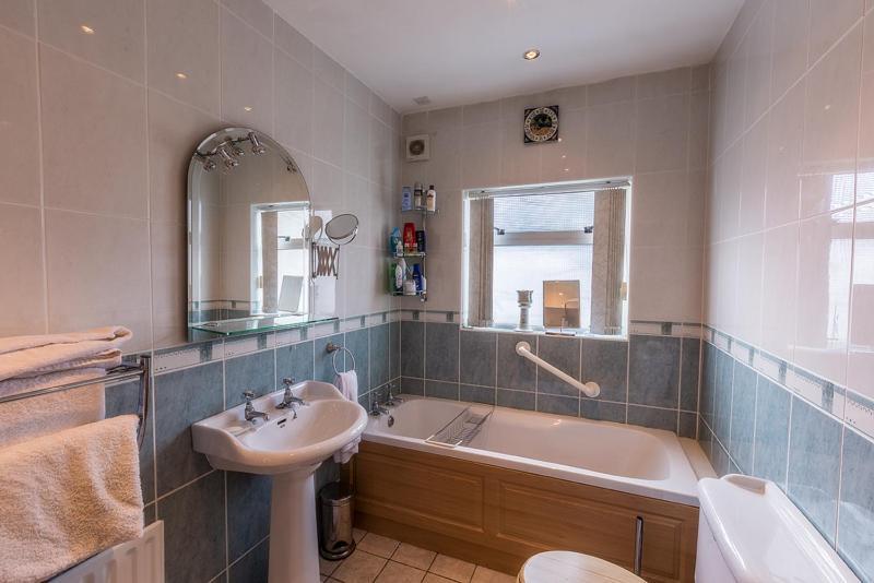 Spacious 4 Bedroom Home - 5 Min Walk To Town Enniskillen Exterior photo