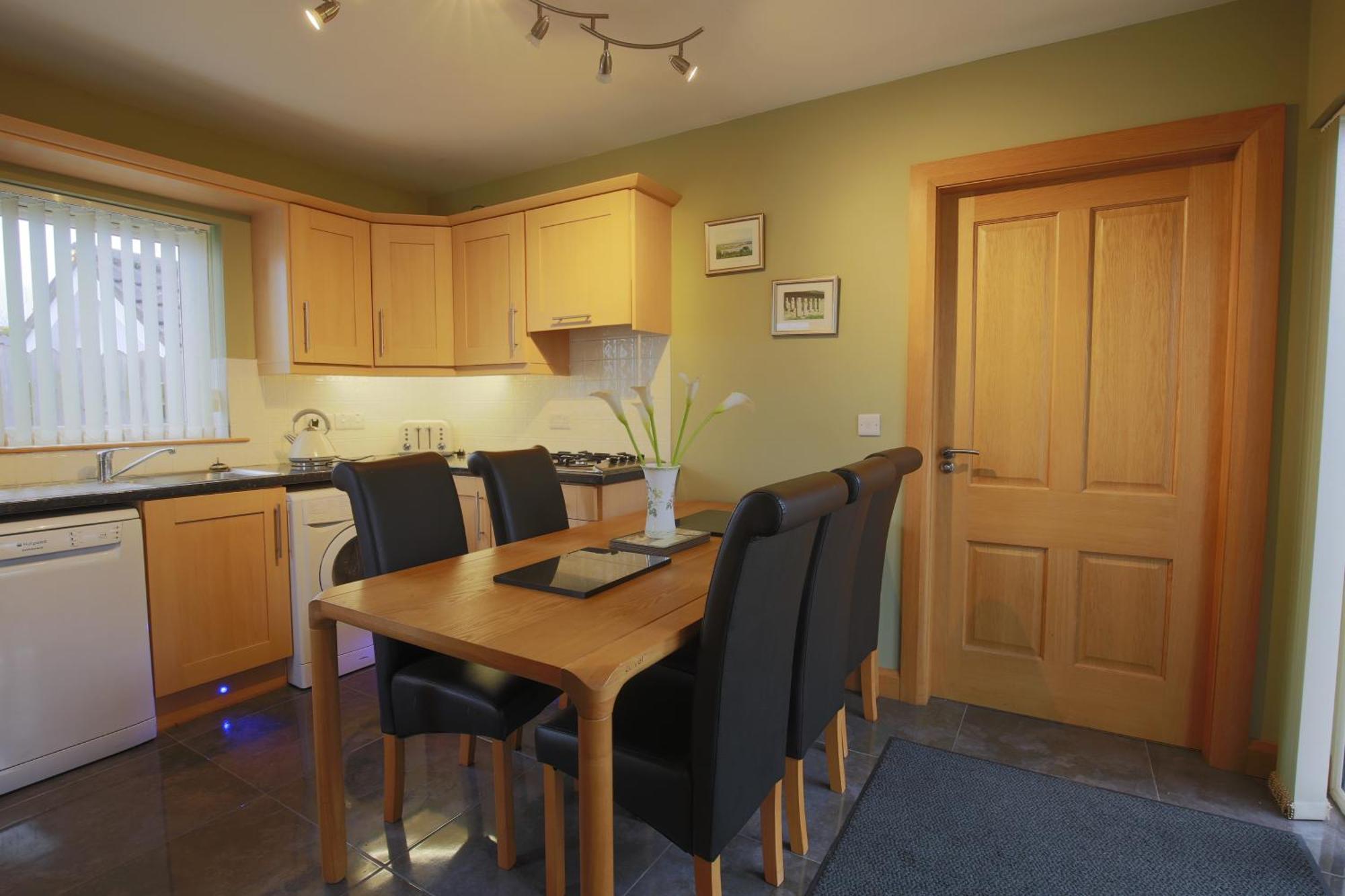 Spacious 4 Bedroom Home - 5 Min Walk To Town Enniskillen Exterior photo
